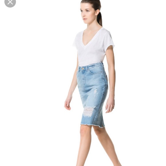 zara distressed denim skirt